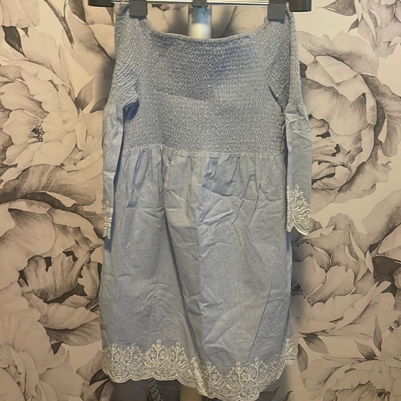 Maternity dress - Picture 1 of 3